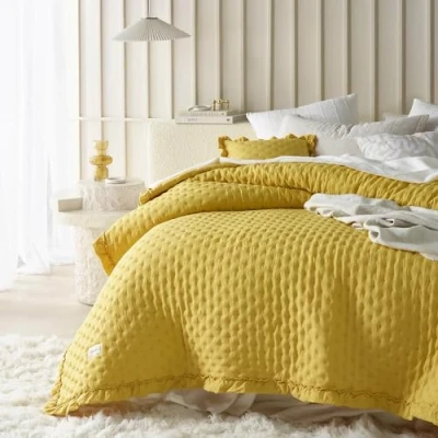 Afbeelding van ROOM99 Molly Elegant Sprei, 170 x 210 cm, voor tweepersoonsbed, moderne bank, quilt, bankovertrek, ideaal als sprei met volant, mosterd