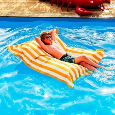 Afbeelding van LIVEDECO Enorme zitzak XXL, afneembare hoes, drijvend voor zwembad, geel gestreept Deauville Pool BiG52
