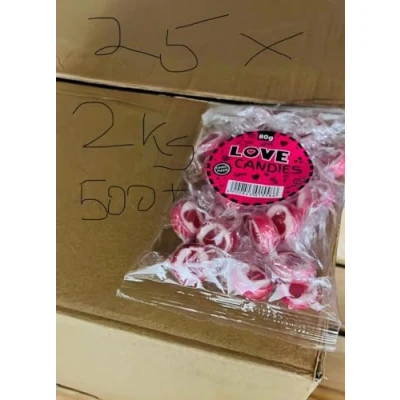 Image de OYOY Lot de 25 bonbons en forme cœur faits à la main 80 g Emballés individuellement avec autocollants « Ich liebe Dich » Petits cadeaux pour invités mariage Saint Valentin