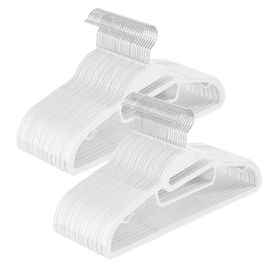 Afbeelding van SONGMICS 50 stuks kleerhangers van kunststof, U vormige opening, antislip, ruimtebesparend, 0,5 cm dik, 41,5 lang, 360 draaibare haak, wit CRP041W05