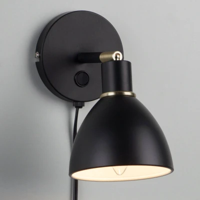 Afbeelding van Zwarte wandlamp Ray met zwenkbare kap