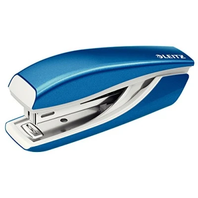 Afbeelding van Leitz WOW Metalen Mini Nietmachine Capaciteit Van 10 Vel Inclusief Nietjes Voor Kantoor En Thuiswerken Ideaal Thuiskantoor Blauw