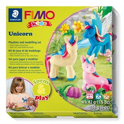Afbeelding van STAEDTLER 8034 19 LZ03 FIMO Kids Form&amp;Play Polymeer klei set &quot;Eenhoorn&quot; (set van 4 blokken, stickers, modelleergereedschap en achtergrond)