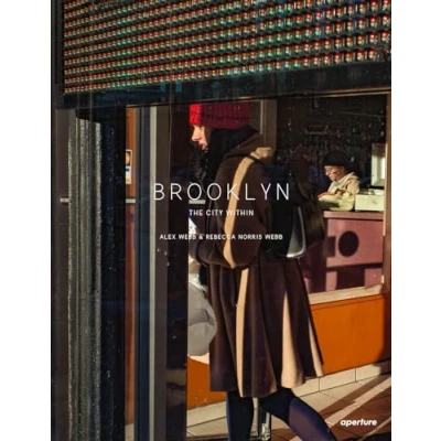Afbeelding van Alex Webb and Rebecca Norris Webb: Brooklyn, The City Within