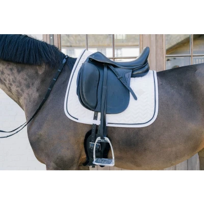 Afbeelding van Kentucky Horsewear Zadeldoek incl Metalen Ketting Zadeldekje Dressuur wit