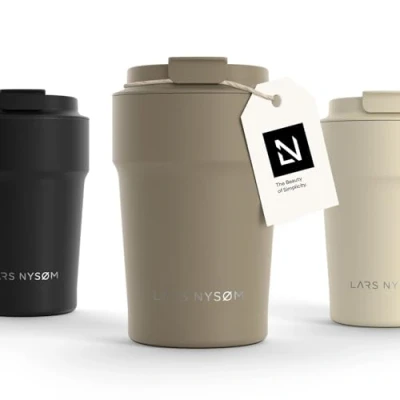 Afbeelding van LARS NYSØM &#039;Bevægelse&#039; Thermos Coffee Mug to go 380ml BPA vrij met Isolatie Lekvrije Roestvrijstalen Thermosbeker Greige