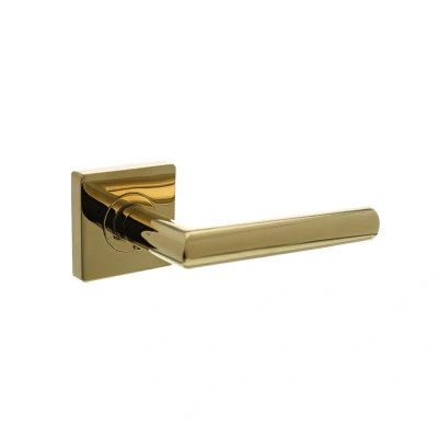 Afbeelding van Intersteel Deurkruk Bastian op vierkante rozet 55x55x10 mm messing titaan PVD