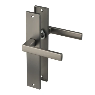 Afbeelding van Ostiumhome® Deurbeslag Deurklink op schild Gun Metal Fano