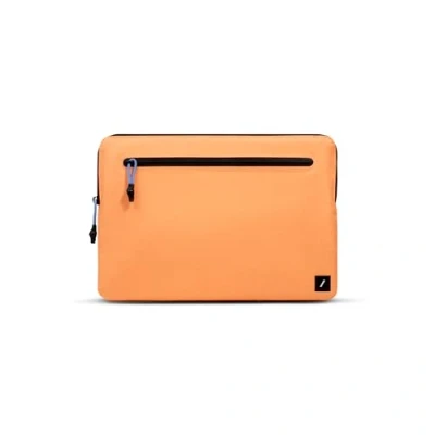 Afbeelding van Native Union Ultralichte hoes Duurzaam, licht en duurzaam Gemaakt van 100% gerecyclede ripstop stof Compatibel met MacBook Pro 13 inch, Air (M3, 2024) abrikoos