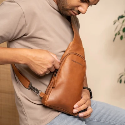Afbeelding van Leren Slingbag Cognac Bowey The Chesterfield Brand