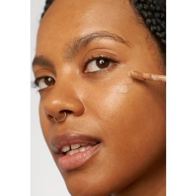 Afbeelding van Makeup Revolution IRL Filter Finish Concealer Concealer, Maat: 6 g, Brown