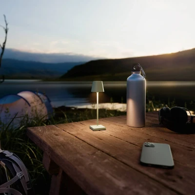 Afbeelding van Nuindie pocket LED oplaadbare tafellamp, saliegroen, IP54, dimbaar