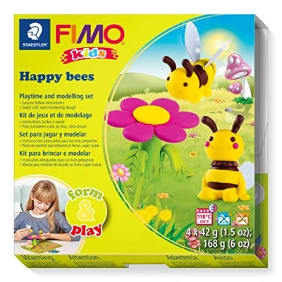 Afbeelding van STAEDTLER 8034 27 LZ FIMO Kids Form &amp; Play Playtime Modellering polymeerklei set &quot;Happy Bees&quot; (4 blokken, stickers, modelleergereedschap en achtergrondscène)