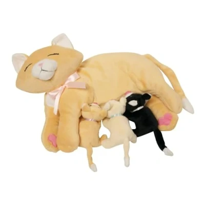 Afbeelding van Manhattan Toy Nursing Nina Cat, die zacht speelgoed verzorgt.
