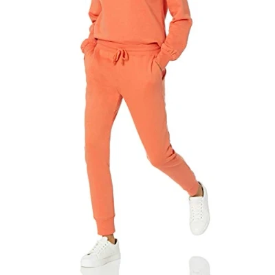 Image de Amazon Essentials Pantalon de jogging en polaire pour femme (disponible grande taille), argile, P