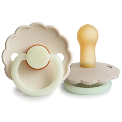 Afbeelding van Frigg Fopspeen Daisy GLOW Night 6 18mnd Croissant/Cream 2st.