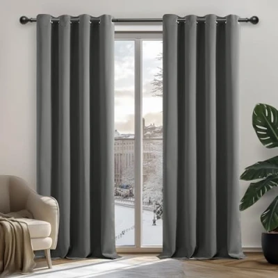 Afbeelding van Deconovo Warmte isolerende verduisteringsgordijnen, modern design met oogjes, gordijnen voor woonkamer en slaapkamer, 132 x 242 cm (breedte hoogte), lichtgrijs, 2 stuks