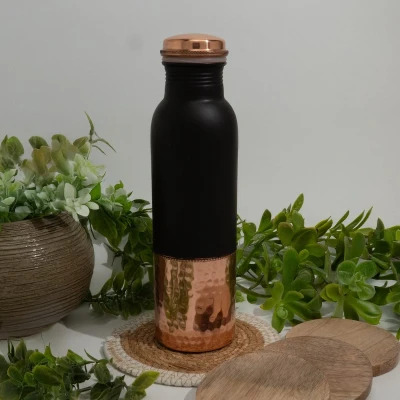 Afbeelding van Puur koperen waterfles met gehamerde onderkant bruinzwart ± 950 ml (zware uitvoering)
