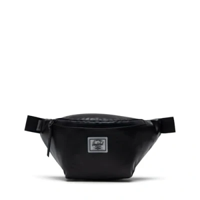 Afbeelding van Weather Resistant Seventeen Black / Waterproof heuptas buideltas gemaakt van gerecycleerde materialen matte coating waterdichte ritssluiting en een verstelbare riem Beperkte Levenslange Garantie Zwart