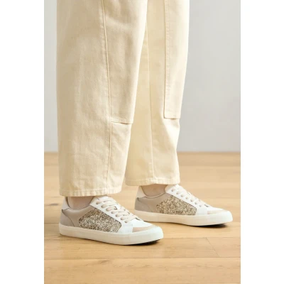 Afbeelding van Geox D Emmeleny Sneakers laag, Dames, Maat: 37, White gold Leer/ synthetisch