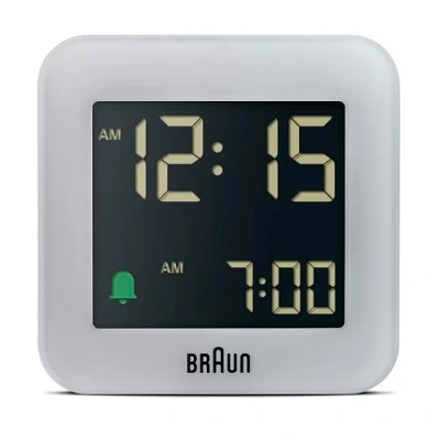 Afbeelding van Digitale reiswekker in bruin compact formaat met sluimerfunctie, lcd negatief display, snelle instelling en grijs brandbaar alarmsignaal, model BC08G.