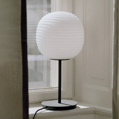 Afbeelding van New Works Lantern Small tafellamp, hoogte 40cm