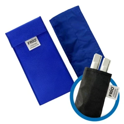 Afbeelding van FRIO Dubbele tas voor diabetici met waterdicht nylon binnenvak, 8 x 18 cm, 2 insulinepennen, koelt water, geen koelblokken nodig, herbruikbaar, blauw, blauw en zwart.