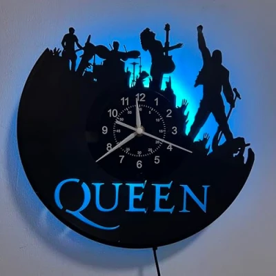 Afbeelding van The Queen Rock Band Vinyl Wandklok met 7 Kleuren Retro LED Nachtlampje voor Woonkamer Keuken Unieke Handgemaakte Geschenken Thuis Wanddecoratie (met Licht)