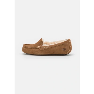 Afbeelding van UGG dames Ansley pantoffel met schapenvacht in de kleur Cognac, maat: 41