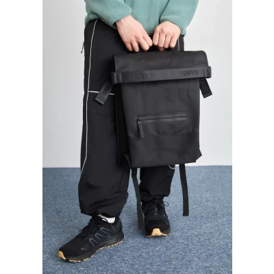 Afbeelding van Rains Trail Rolltop Rugzak Met 16 Inch Laptopvak En Waterafstotende Coating Zwart