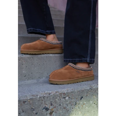 Afbeelding van UGG Tasman Pantoffels, Heren, Maat: 46, Chestnut Leer en textiel