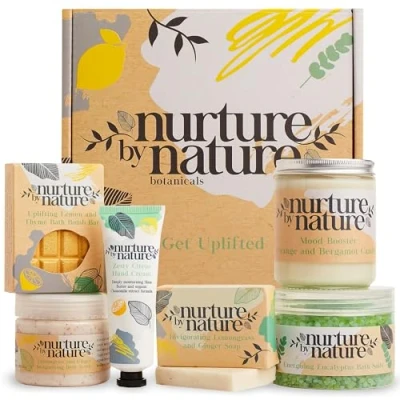 Afbeelding van Energierend en stimulerend, cadeauset voor dames van Nurture By Nature, badzout, etherische oliën, lavendel, aromatherapie, zeep, badbommen, kaars, wellnessdoos