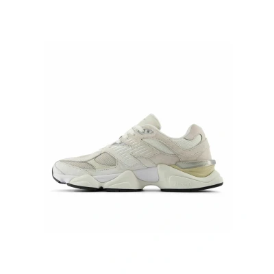 Afbeelding van New Balance heren 9060 sneaker met suède details in de kleur Creme, maat: 41,5