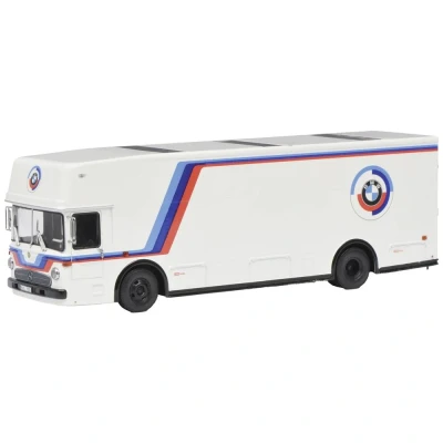 Afbeelding van Schuco 452668100 H0 Vrachtwagen Mercedes Benz Raceautotransporter BMW