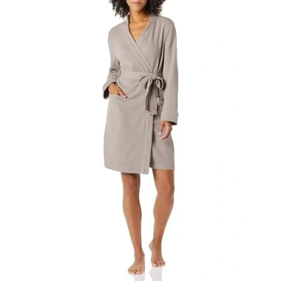 Image de Amazon Essentials Peignoir mi long léger gaufré pour femme (disponible en grande taille), gris fumé, taille L