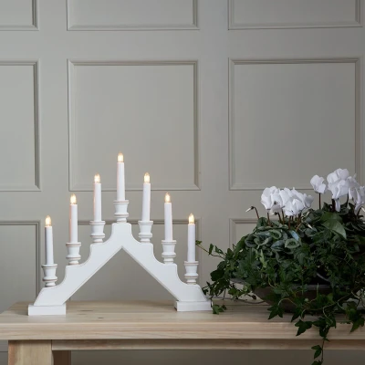 Afbeelding van Witte houten kandelaar met LED verlichting 38 cm