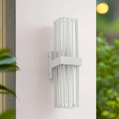 Afbeelding van Lucande buitenwandlamp Chandan, 42 cm, wit, metaal