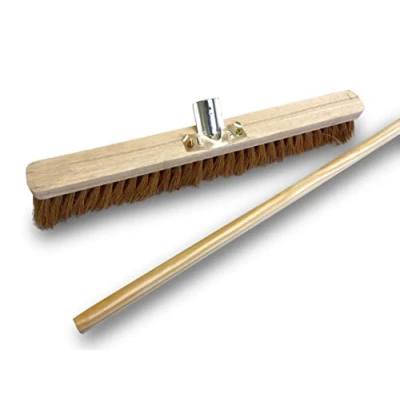 Afbeelding van Kibros 2060BMb Werkplaatsbezem, buitenspoor kokosvezel natuur lengte 60 cm houten zool geschroefde metalen huls Ø 28 mm handvat 1,40 m