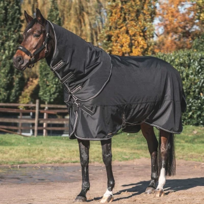 Afbeelding van Back on Track Outdoordeken Obsidian 0g met Afneembare Hals Zwart 155/206 Agradi.be