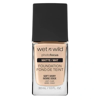 Image de Wet n Wild Photo Focus Foundation Matte, Fond de Teint Liquide Haute Couvrance pour un Fini Lumineux et Mat, Modulable Moyenne à Complète, Nuance Soft Ivory