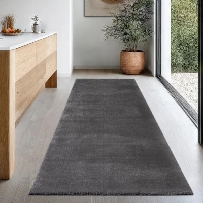 Afbeelding van Vloerkleed voor woonkamer of slaapkamer in antraciet grijs 80x300 cm Modern en zacht kortpolig tapijt Rechthoekig Antislip onderkant Wasbaar tot 30 Graden Rug for bedroom or living room RELAX kleed by The Carpet
