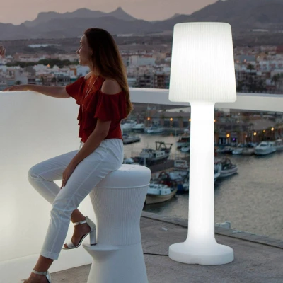 Afbeelding van Newgarden Carmen vloerlamp hoogte 165 cm daglicht