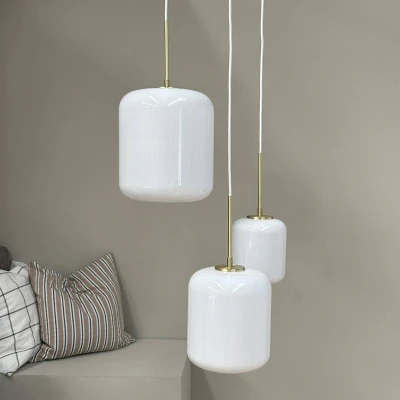 Afbeelding van Dyberg Larsen hanglamp Silvia, Ø 25 cm, opaal/messing, glas