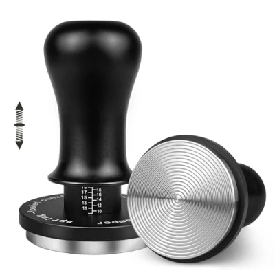 Afbeelding van HOLIHOKY 51 mm koffietamper, veerbelast, 13,6 kg constante druk gekalibreerd espressokussen voor DeLonghi Dedica filterhouder, 304 roestvrijstalen schroefdraadbasis, zwart