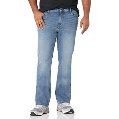 Image de Amazon Essentials Jean slim bootcut Men&#039;s, Délavé Clair, 32W / 30L