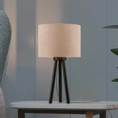 Afbeelding van JUST LIGHT. Groene Duro tafellamp, textiel, driepoot, beige