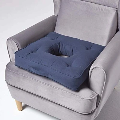 Afbeelding van Homescapes Orthopedisch zitkussen donkerblauw met uitsparing, 50 x cm katoenen hoes