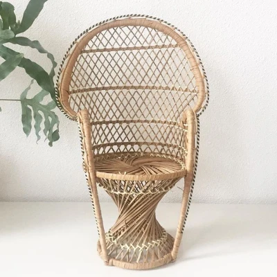 Afbeelding van Rieten Pauwenstoel stoel klein rotan retro poppenstoel