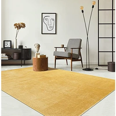 Afbeelding van Vloerkleed 140x200 cm voor woonkamer of slaapkamer in goud Modern en zacht kortpolig tapijt Rechthoekig Antislip onderkant Wasbaar tot 30 Graden Rug for bedroom or living room RELAX kleed by The Carpet