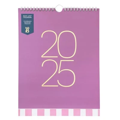 Afbeelding van Busy B Wandkalender 2025 Life januari tot december fuchsia met maandweergave 12 maandelijkse opbergvakken ruimte voor notities, dingen om te doen en een haak